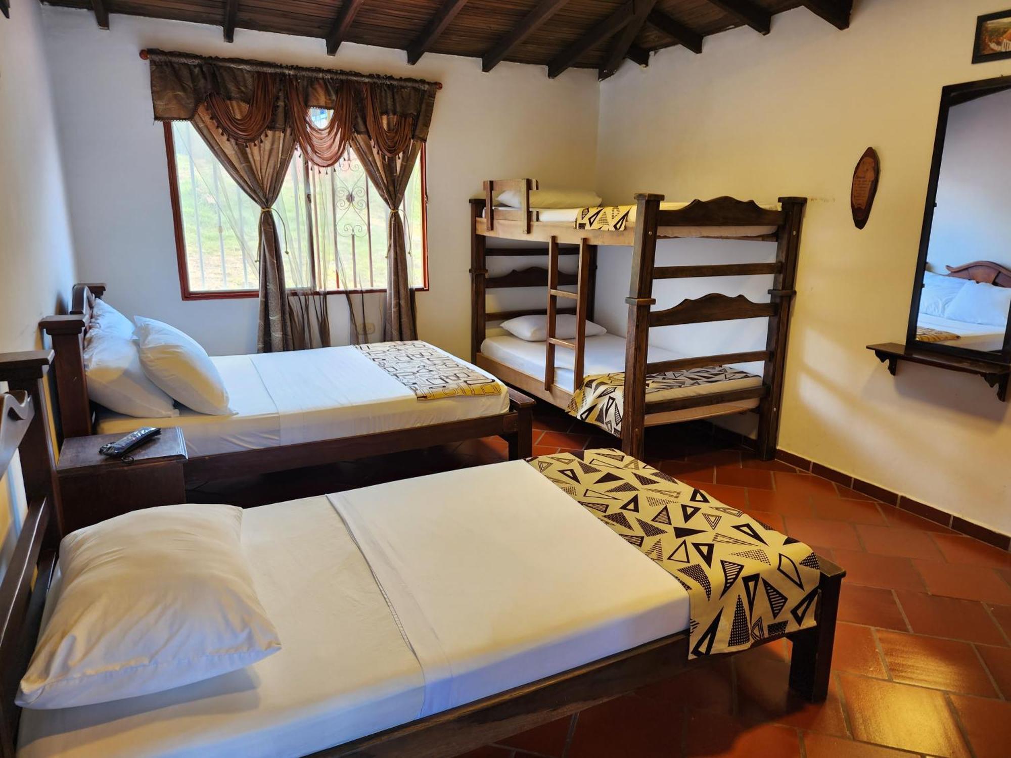 Hotel Campestre Palmas Del Zamorano Сан-Хиль Экстерьер фото