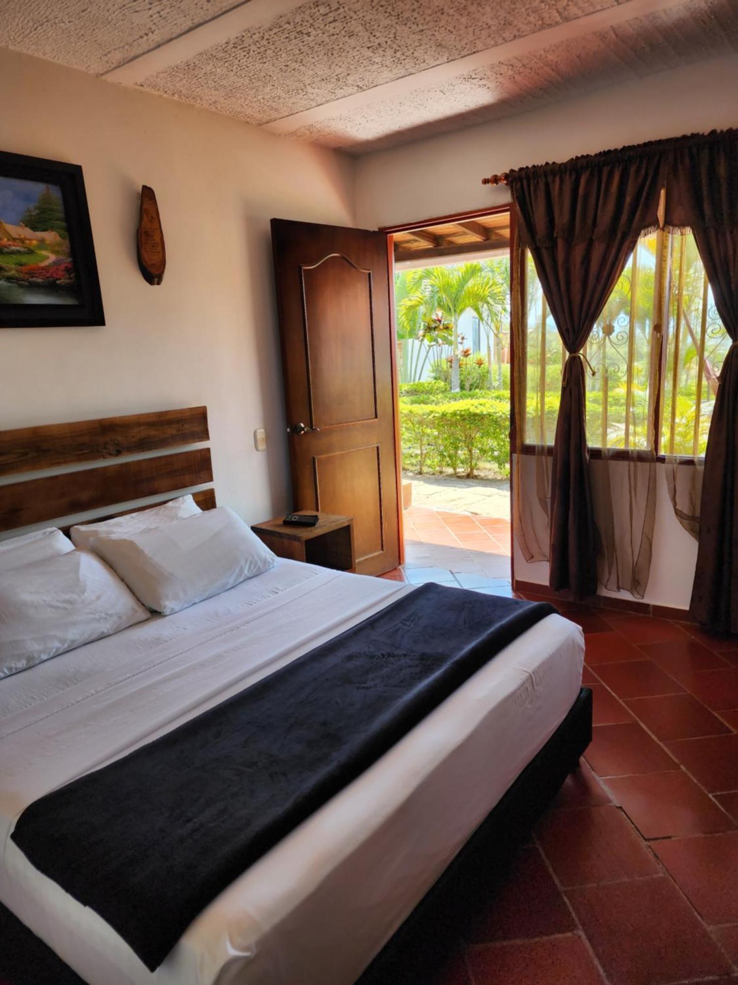 Hotel Campestre Palmas Del Zamorano Сан-Хиль Экстерьер фото