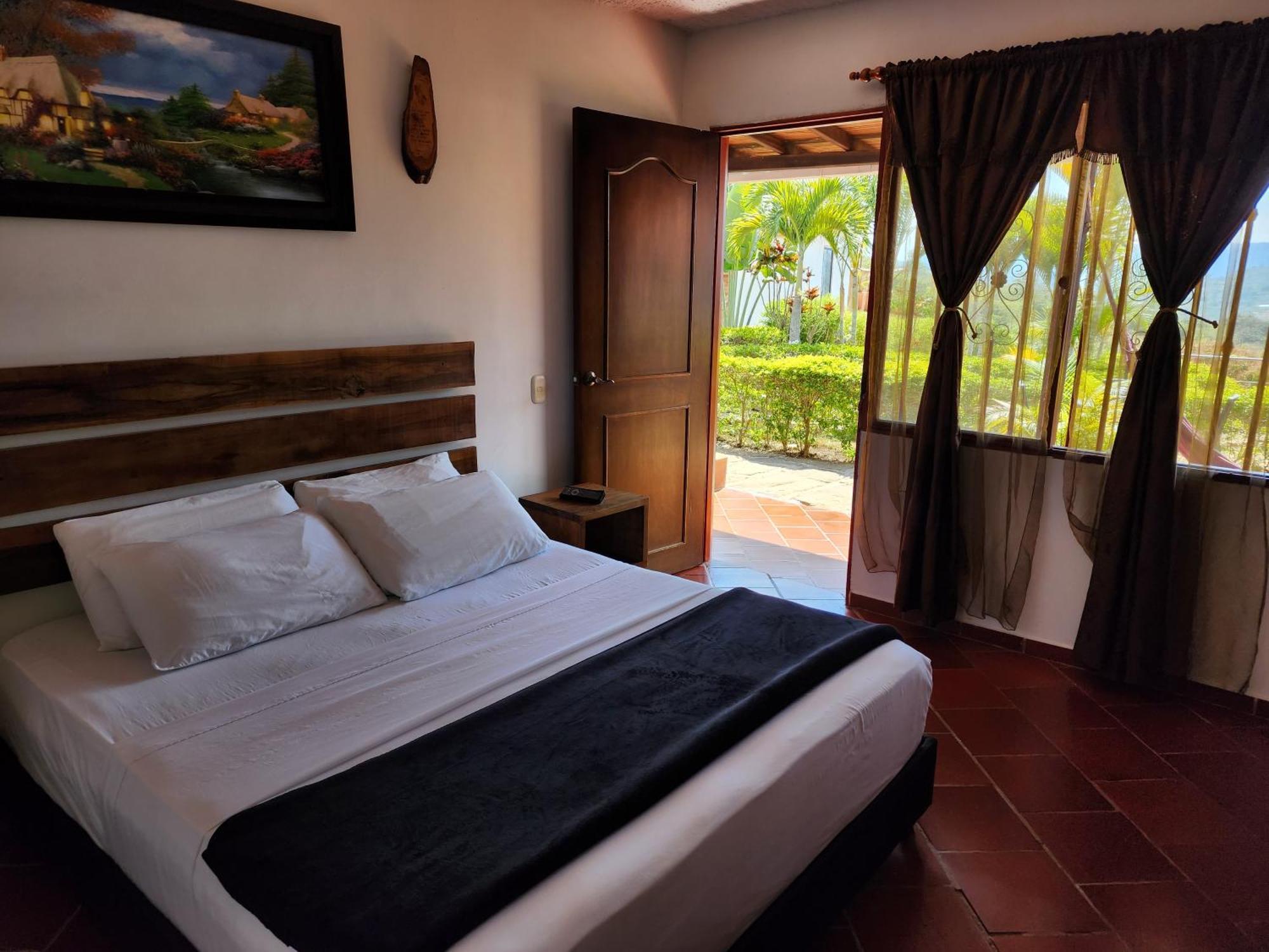 Hotel Campestre Palmas Del Zamorano Сан-Хиль Экстерьер фото