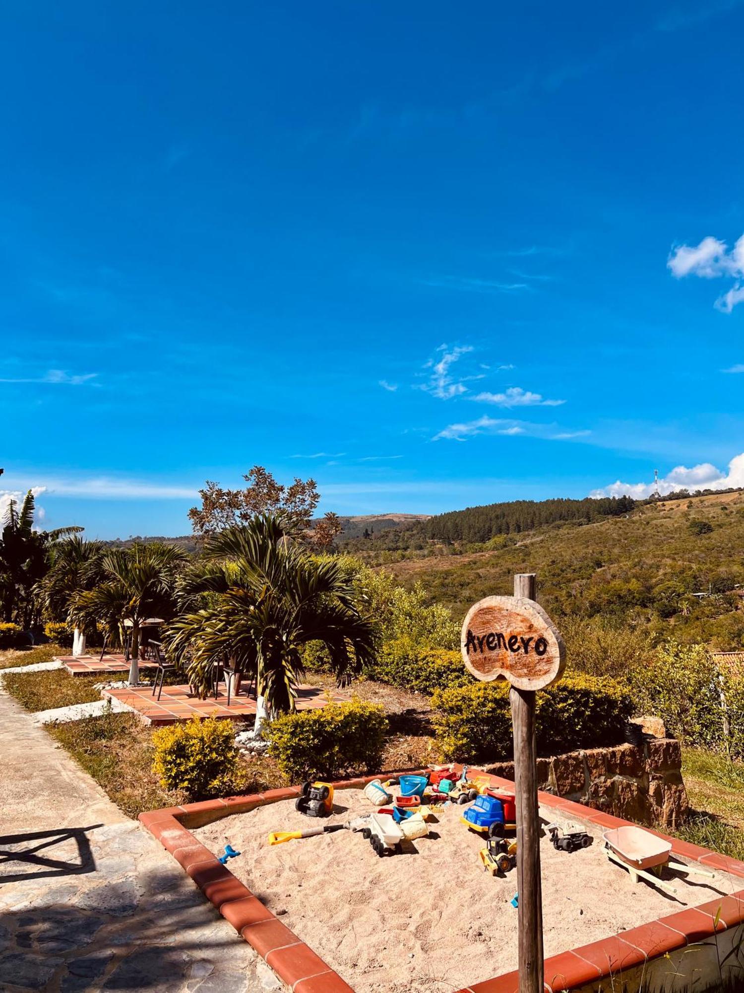 Hotel Campestre Palmas Del Zamorano Сан-Хиль Экстерьер фото