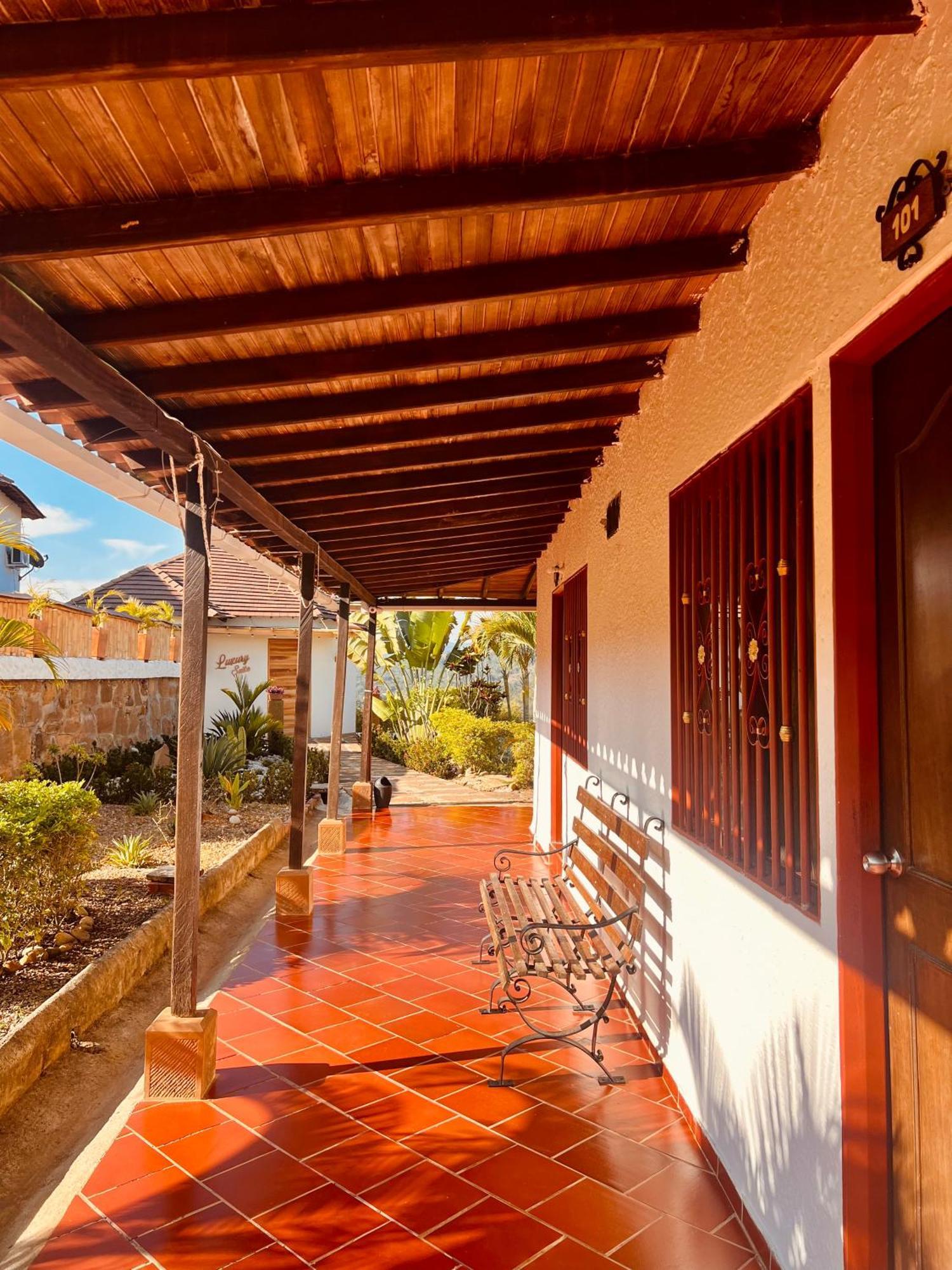 Hotel Campestre Palmas Del Zamorano Сан-Хиль Экстерьер фото